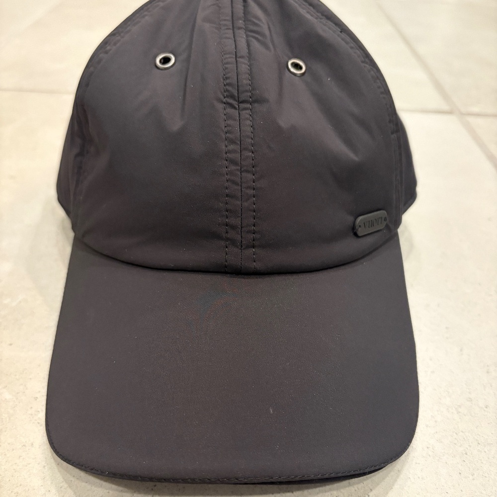 Vuori Insulated Cap in Black ONS Unisex